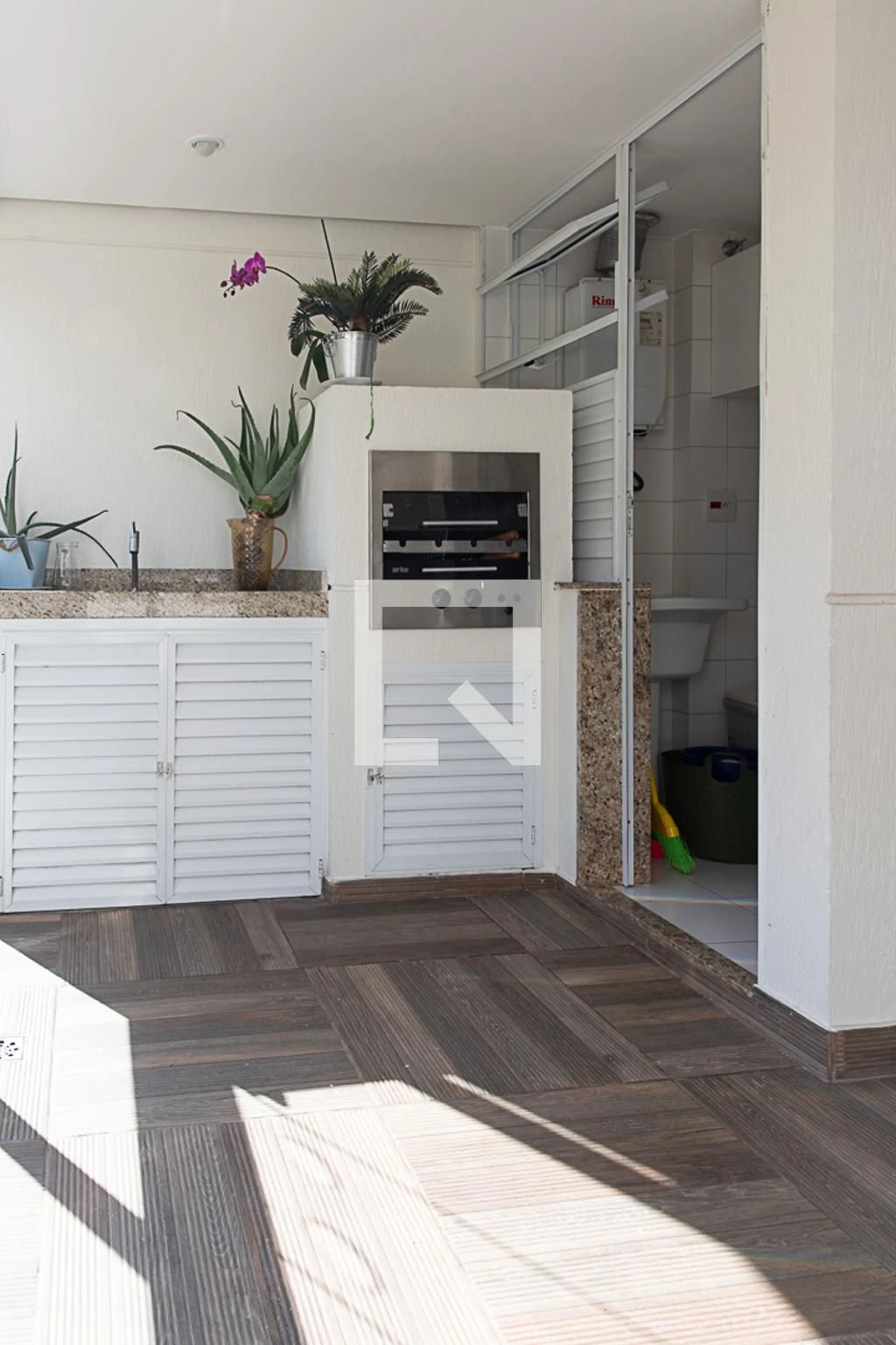 Apartment with 3 bedrooms, balcony and private BBQ — photo 29