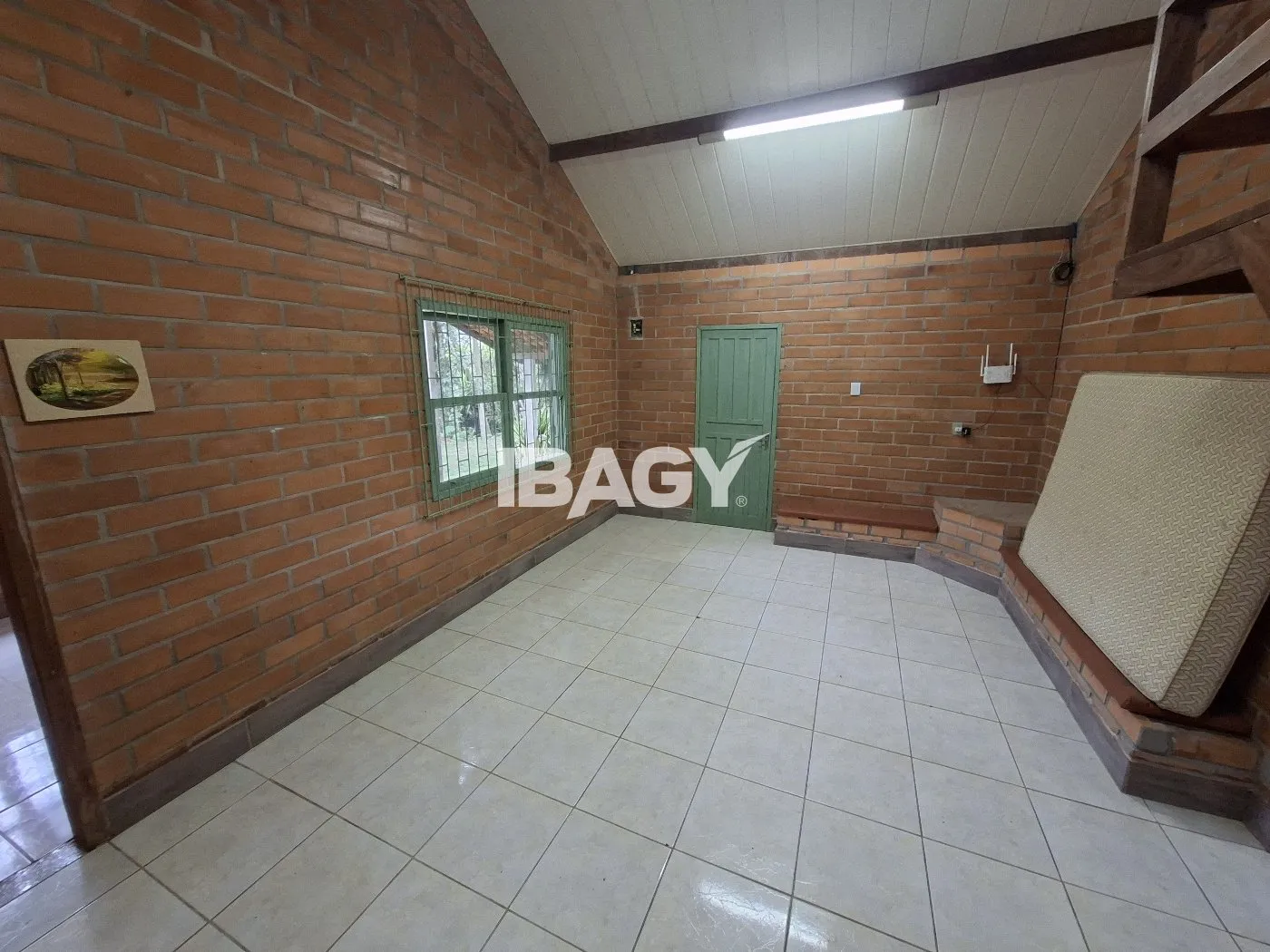 4-bedroom house with a mountain view — photo 16