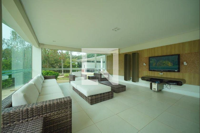 One-bedroom apartment in a building with a gym