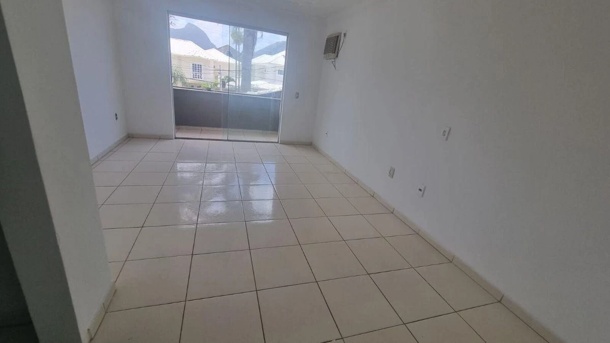 360 m² house with 4 en-suite bedrooms and 3 parking — photo 14