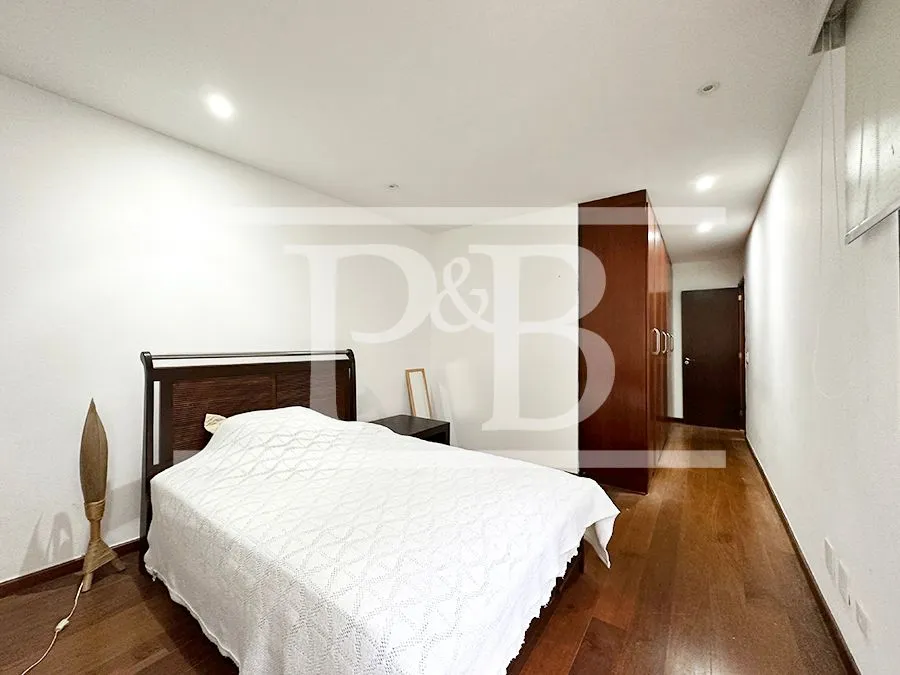 4-bedroom apartment with 250 m² and glassed-in balcony — photo 23