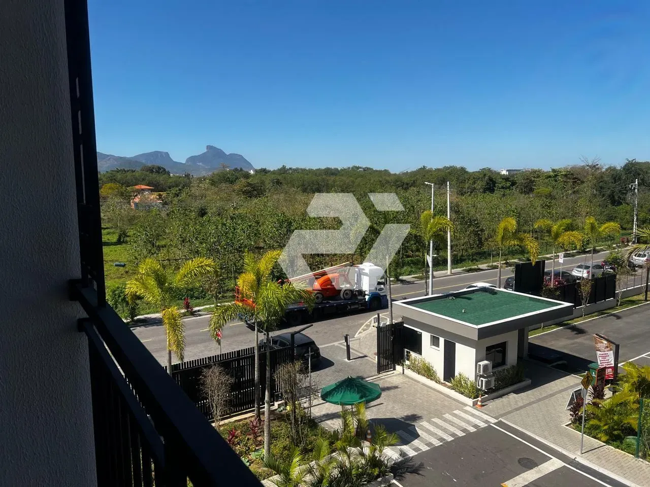 Unfurnished apartment with 2 bedrooms and a balcony — photo 21