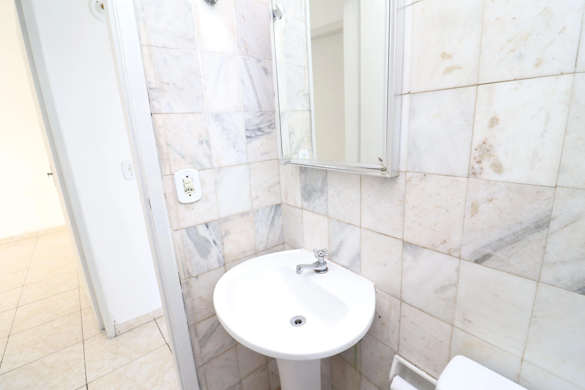 Apartamento com cozinha fechada e 2 quartos — photo 11