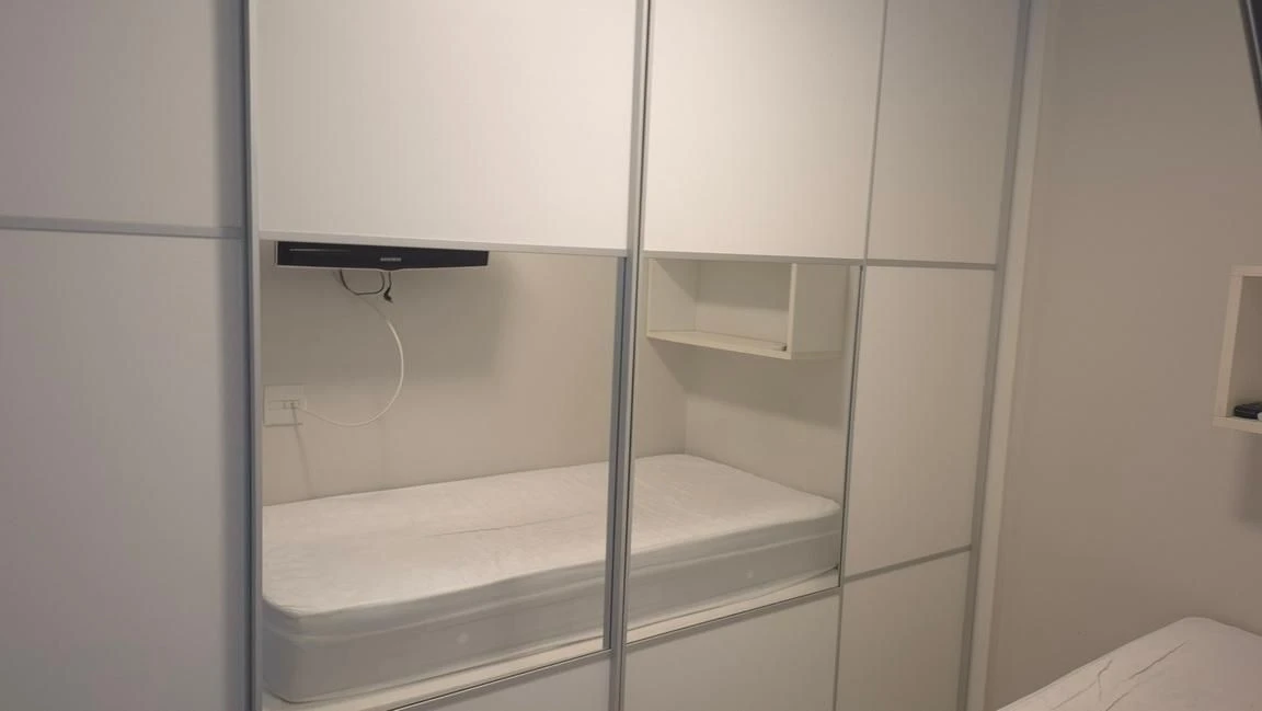 3-bedroom apartment with a glass-enclosed balcony — photo 48