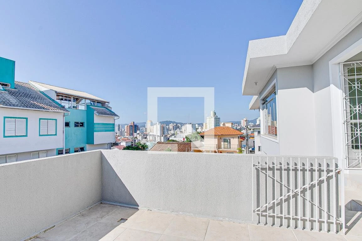4-bedroom house with a garden in Florianópolis — photo 12