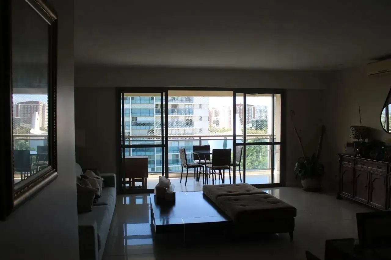 Apartamento de 206 m² com 4 quartos e varanda fechada — photo 4