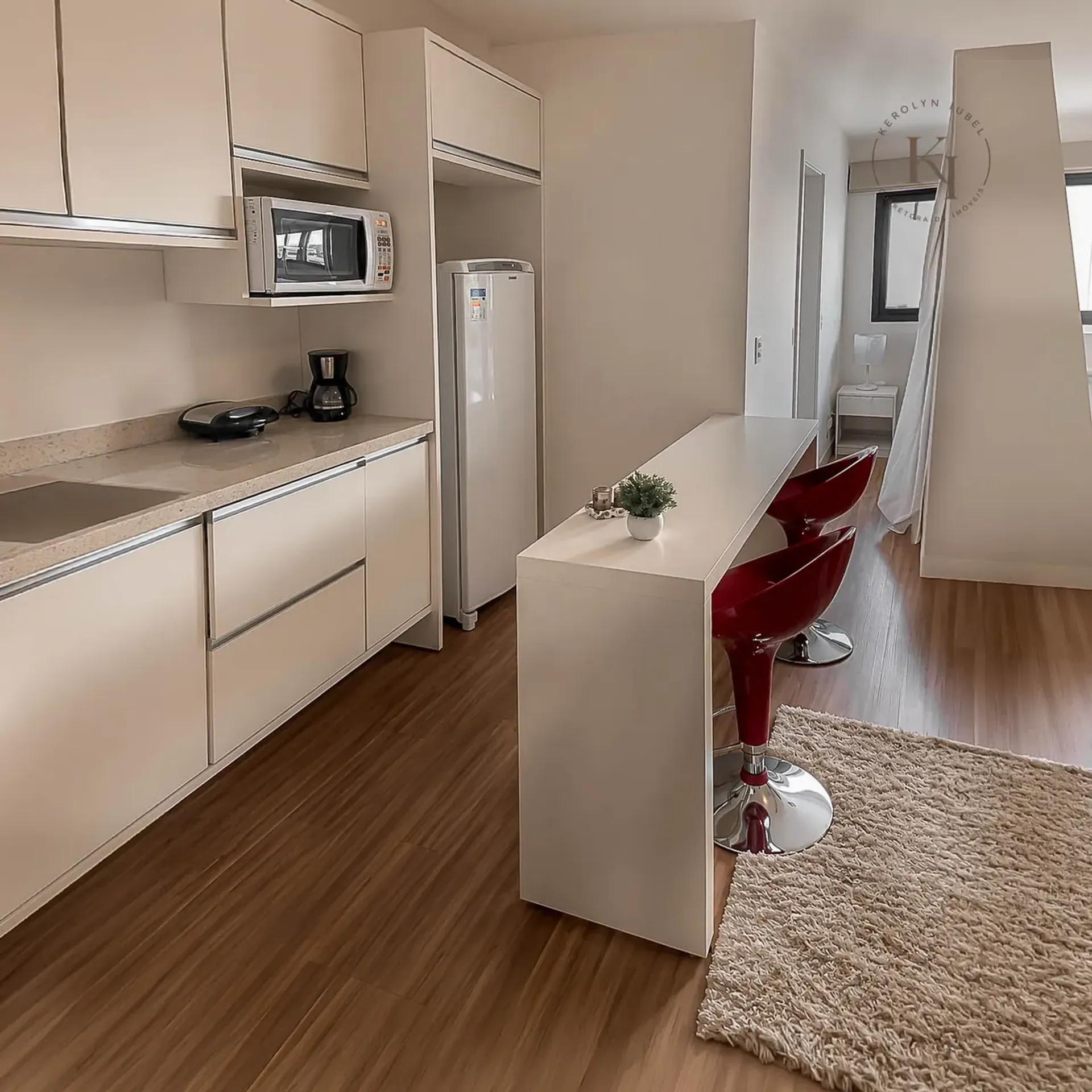 Apartment on the 10th floor with a glass-enclosed balcony — photo 8