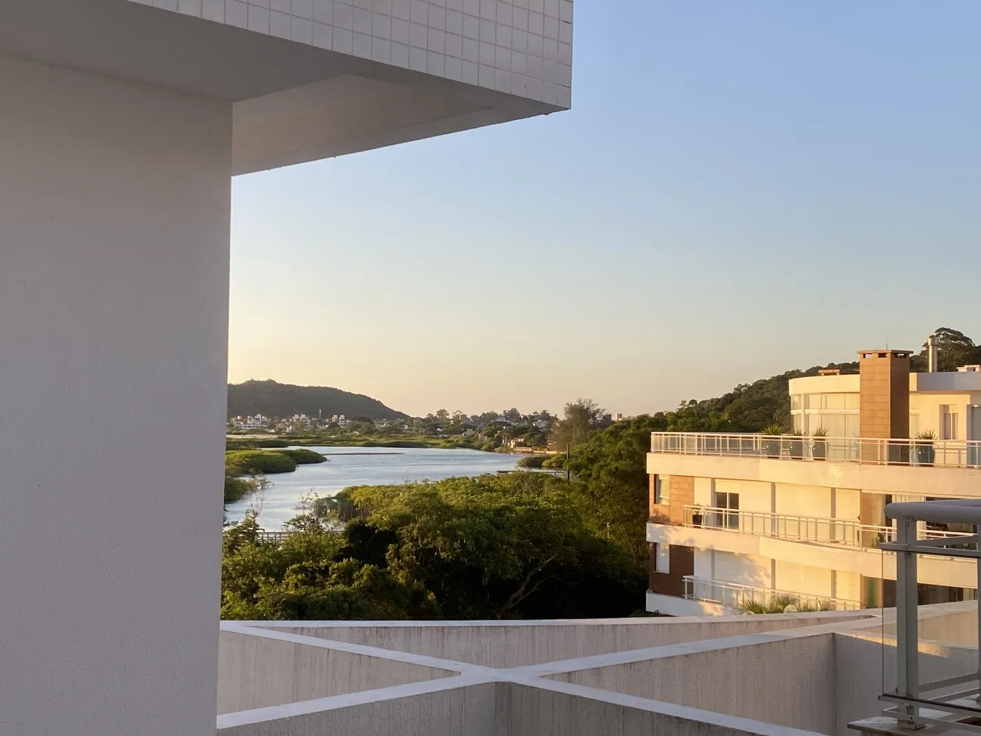 318 m² apartment with a bathtub and a water view — photo 20
