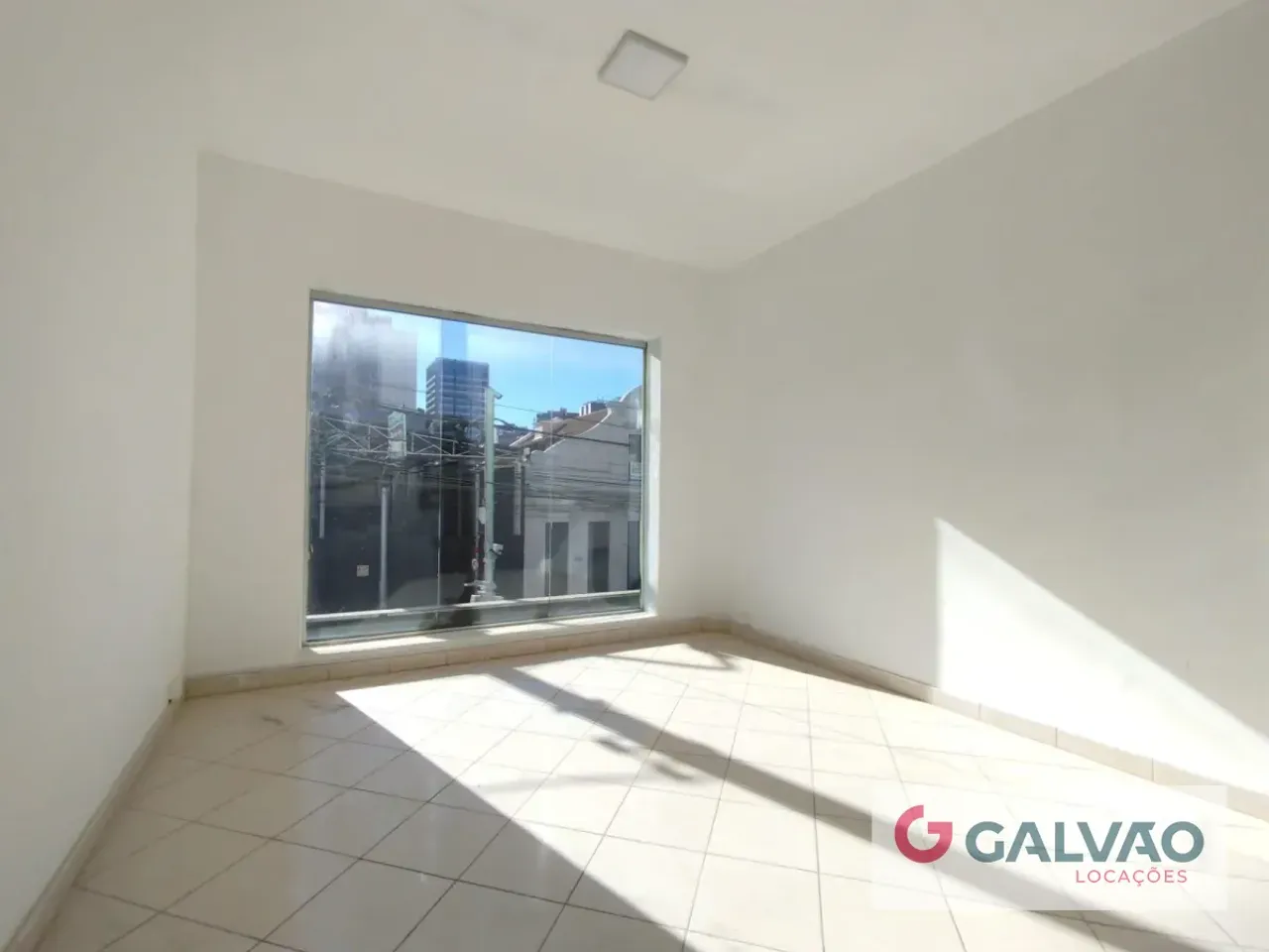 Unfurnished apartment with open-plan kitchen and 3 bedrooms — photo 4