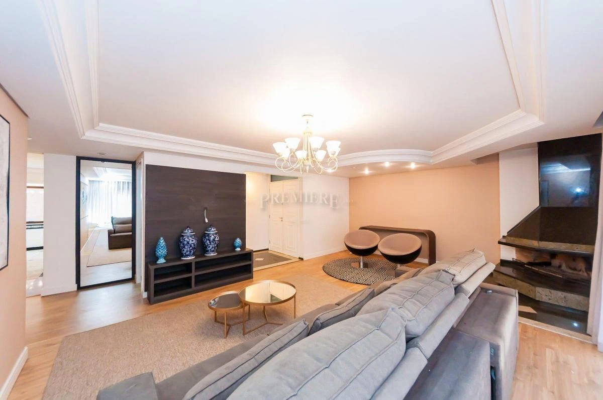 3-bedroom apartment with a bathtub in Curitiba — photo 4