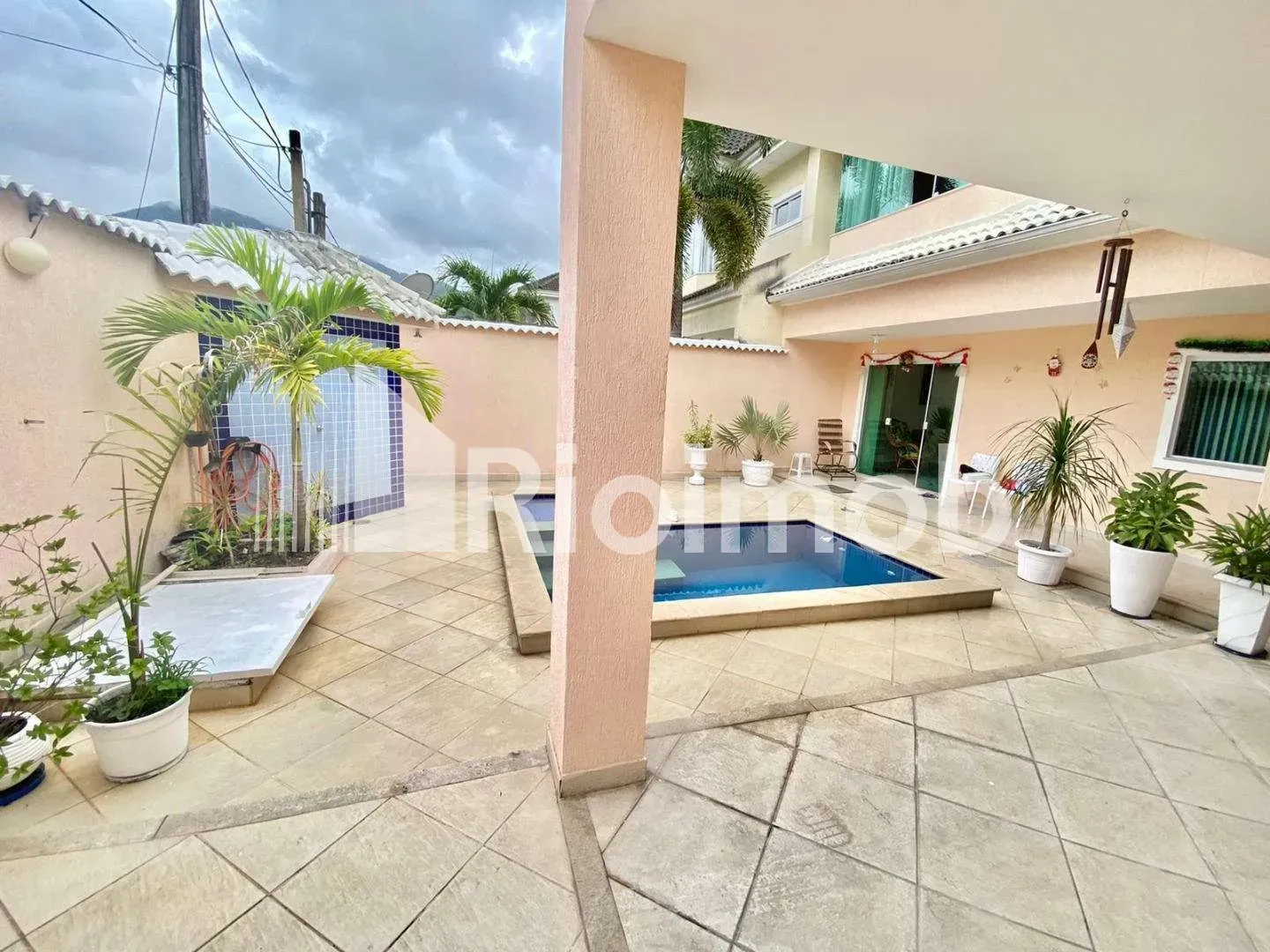 3-bedroom house with 5 bathrooms and 2 parking spots — photo 4