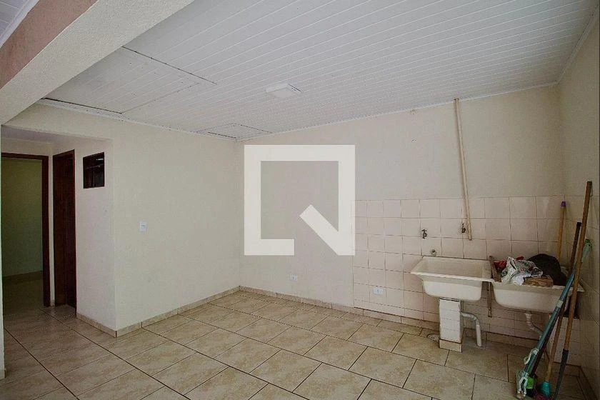4-bedroom house with wood or laminate floors in Curitiba — photo 23