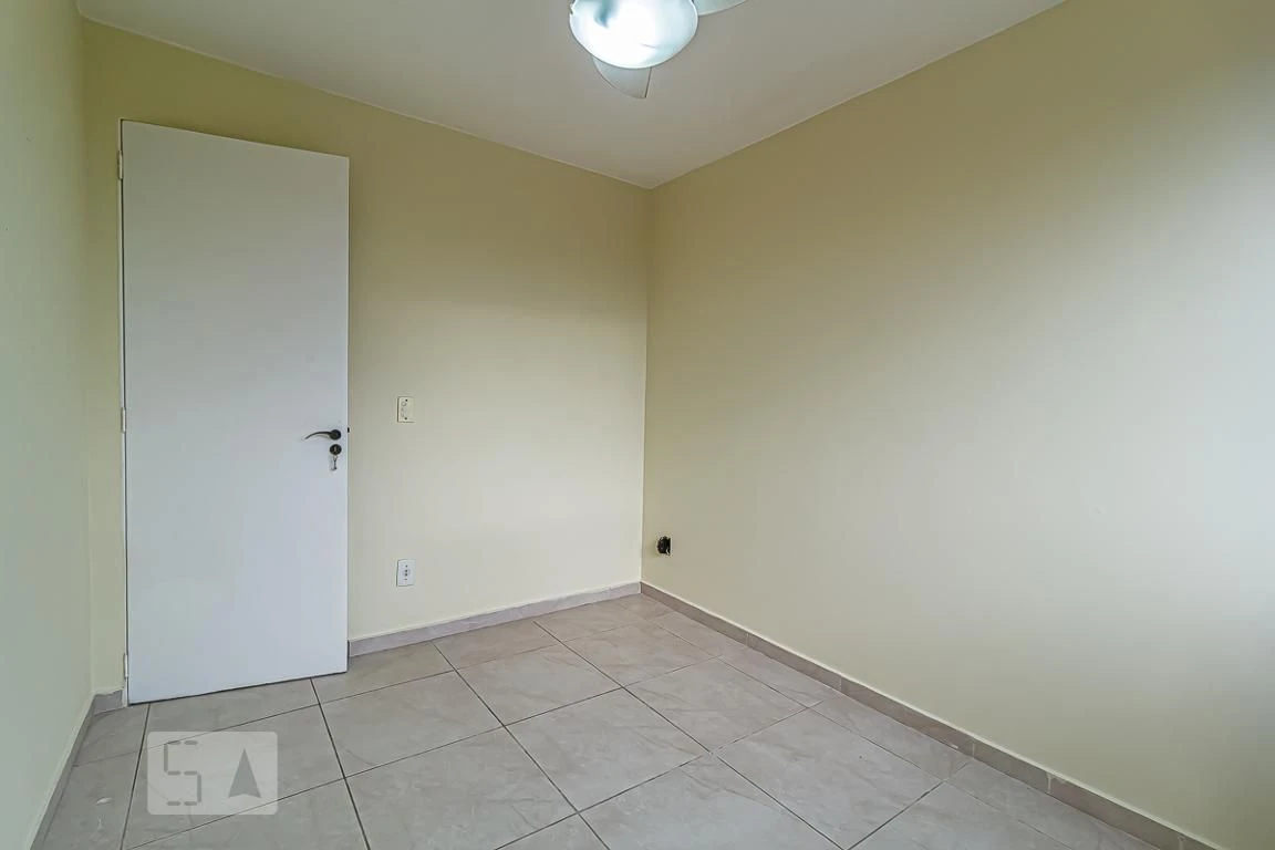 Unfurnished 2-bedroom apartment with a closed kitchen — photo 14
