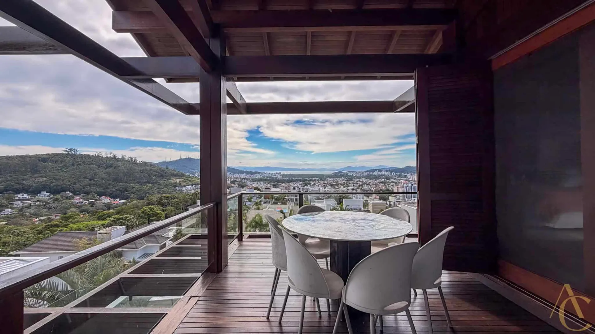 Furnished house, 689 m², with a grill on the balcony — photo 47