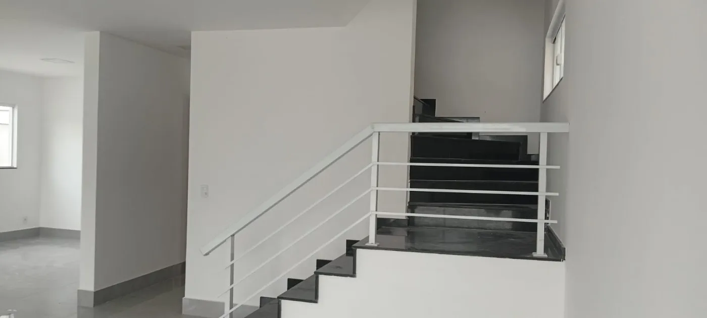 4 quartos e janelas do piso ao teto: casa de 260 m² — photo 17