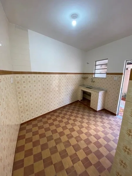 Casa sin amueblar con 1 dormitorio, 1 baño y cocina separada — photo 2