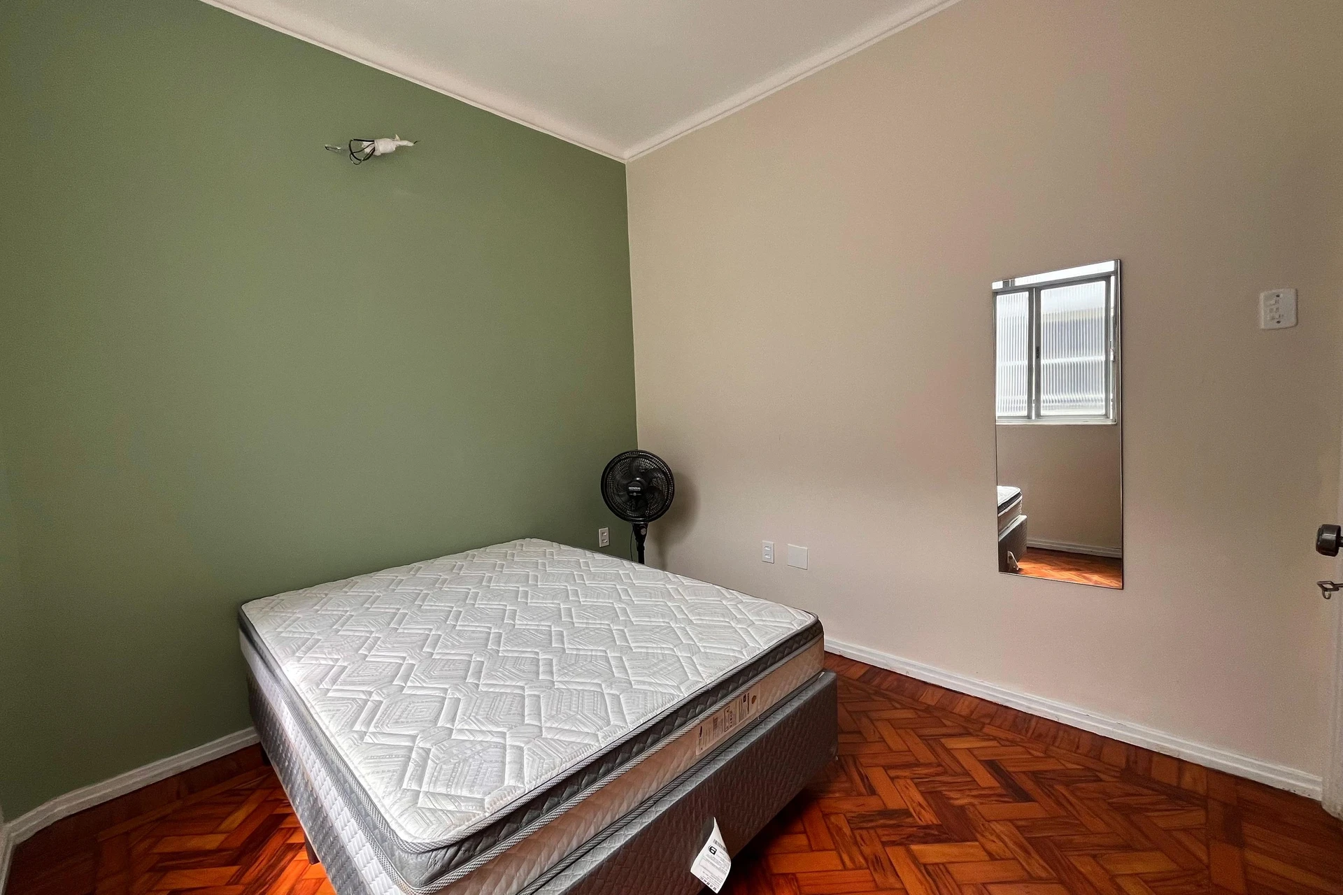 3-bedroom apartment with a walk-in closet — photo 8