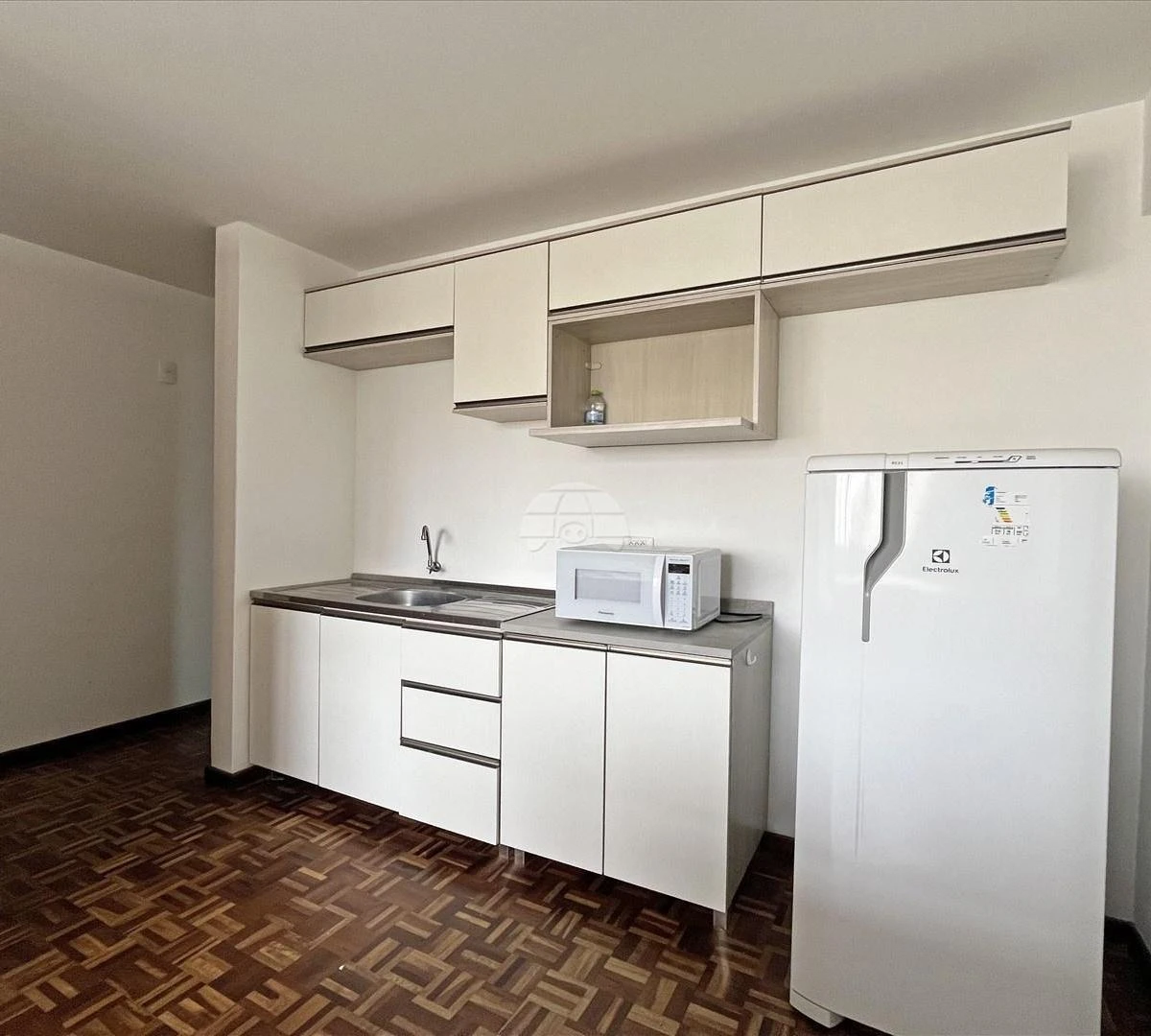 Деревянный пол или ламинат и 1 спальня: квартира 24 м² — photo 2