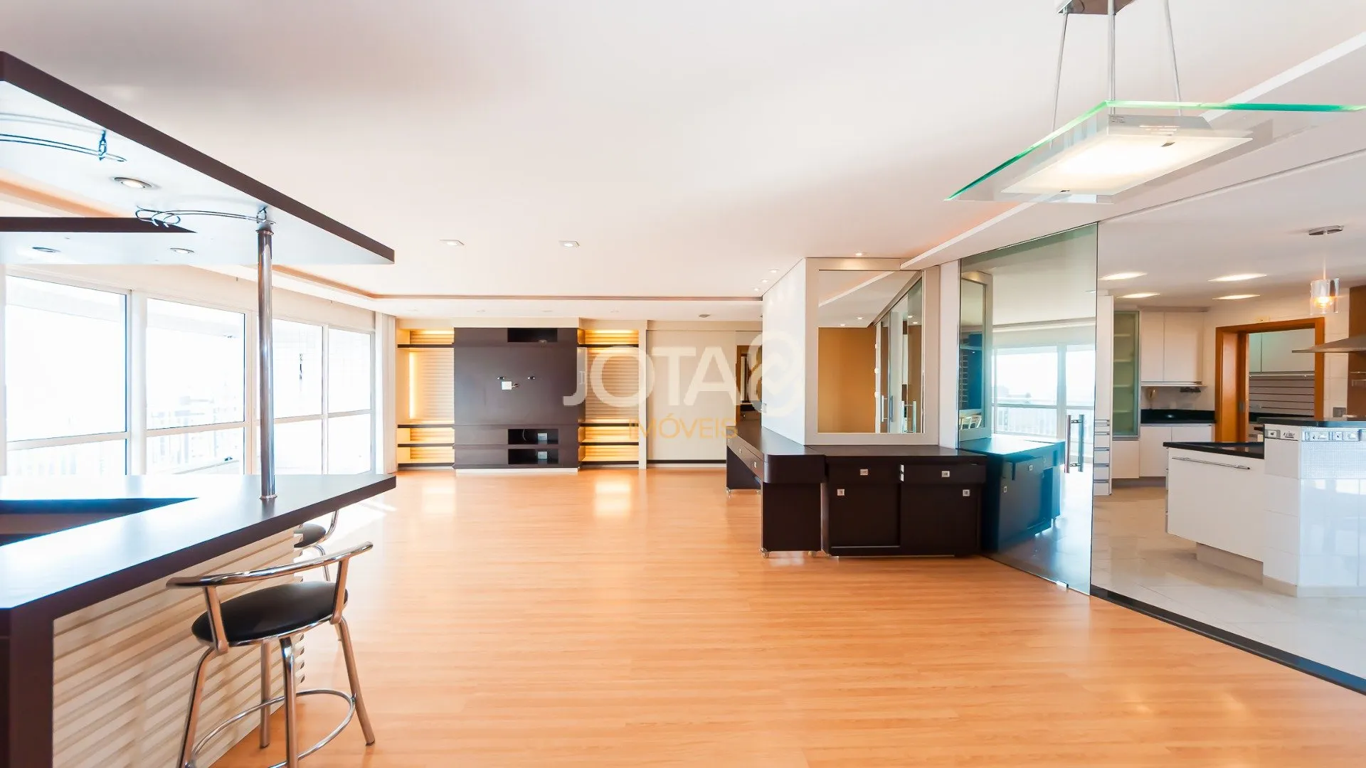 3 en-suite bedroom apartment with balcony and 267 m² — photo 6
