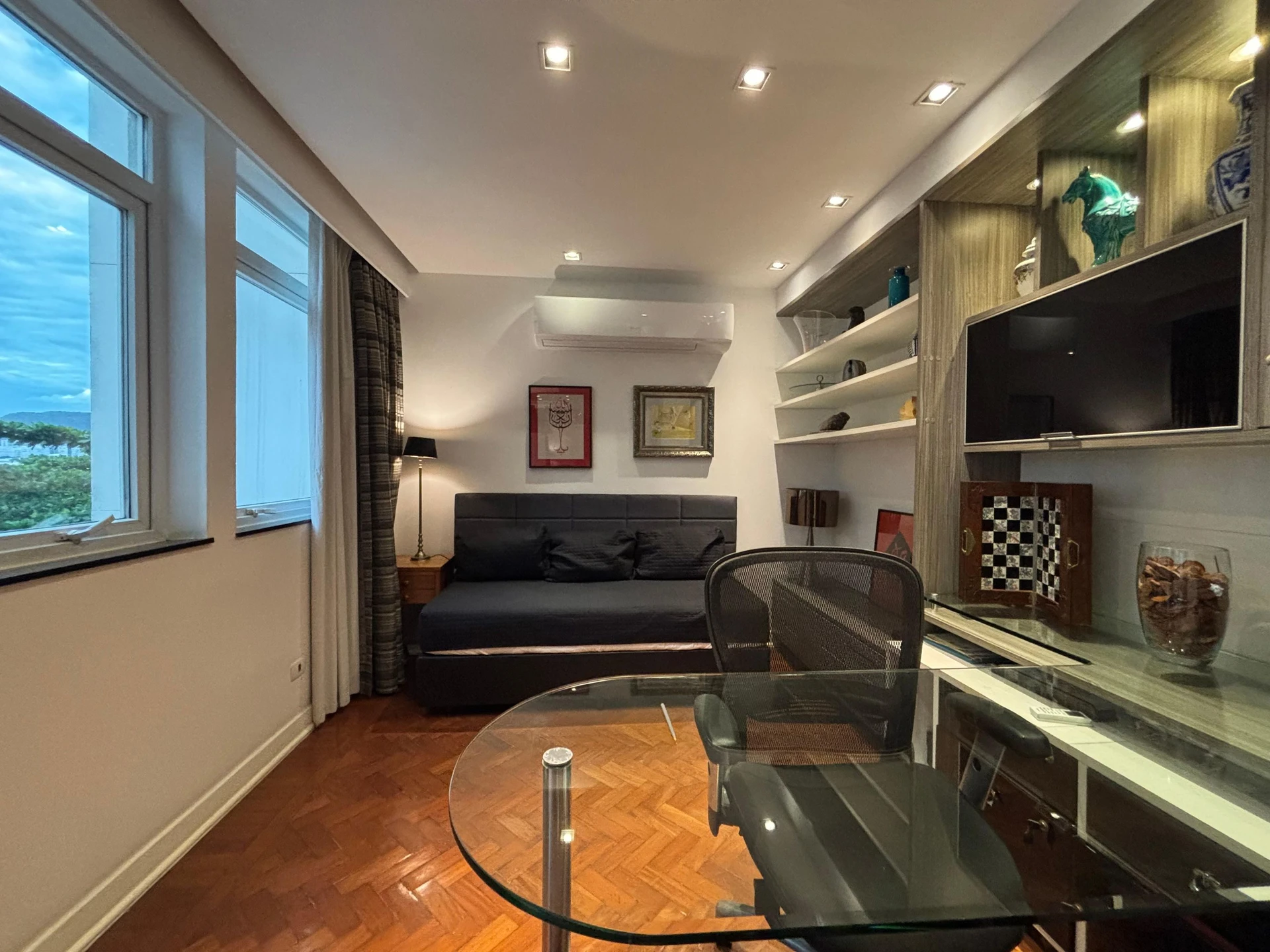 Furnished 1-bedroom apartment with 2 bathrooms — photo 18