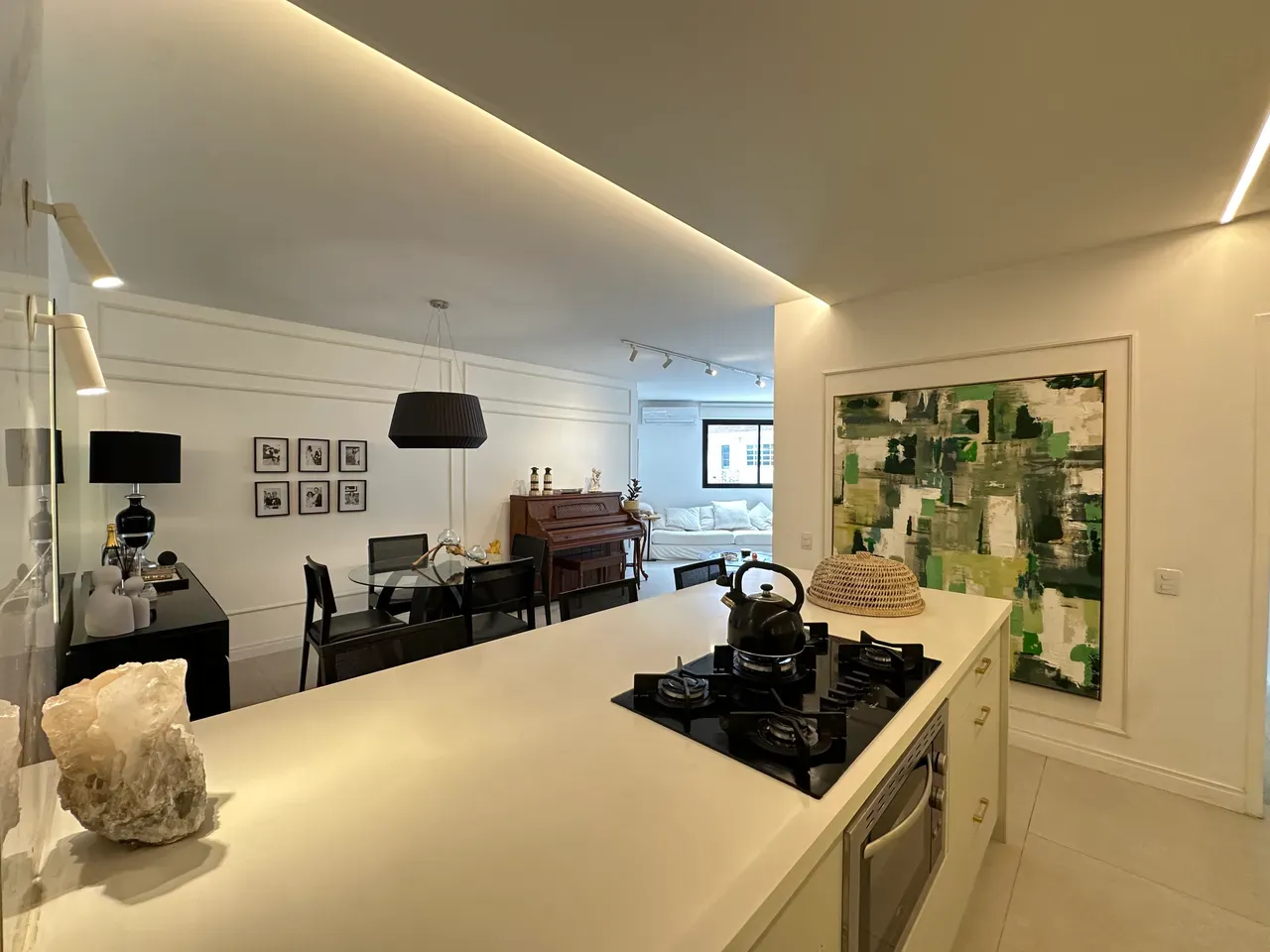 3-bedroom apartment with a fireplace in Florianópolis — photo 48