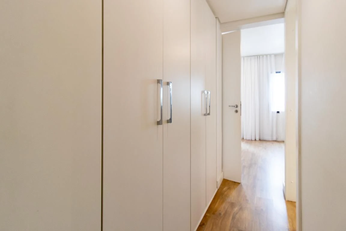 3-bedroom apartment with a bathtub in Curitiba — photo 65
