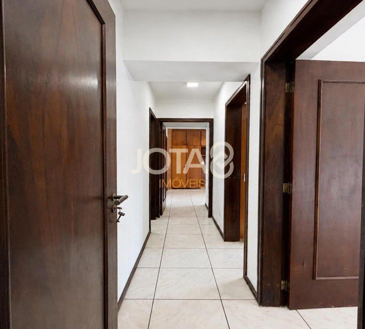3-bedroom apartment in a building with a gym — photo 13