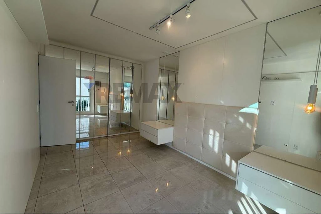 Apartamento reformado de 98 m² com varanda fechada — photo 26
