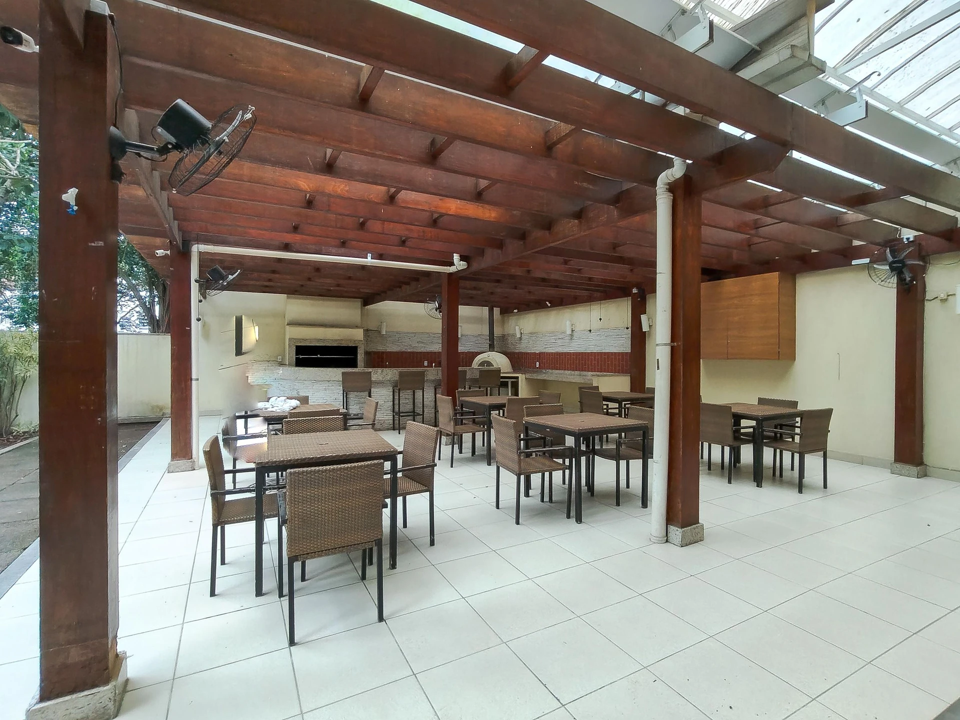 Balcony with a grill in a 3-bedroom apartment, 293 m²