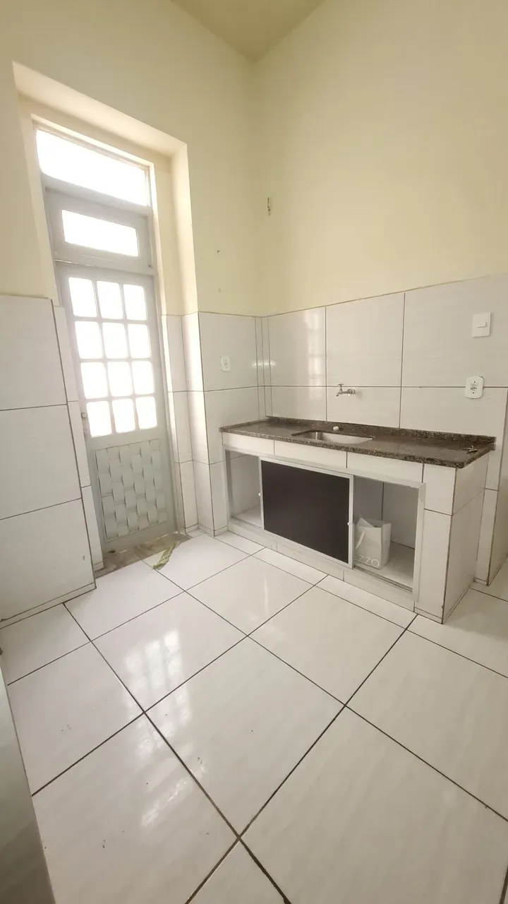 2-bedroom apartment with wood or laminate floors — photo 12