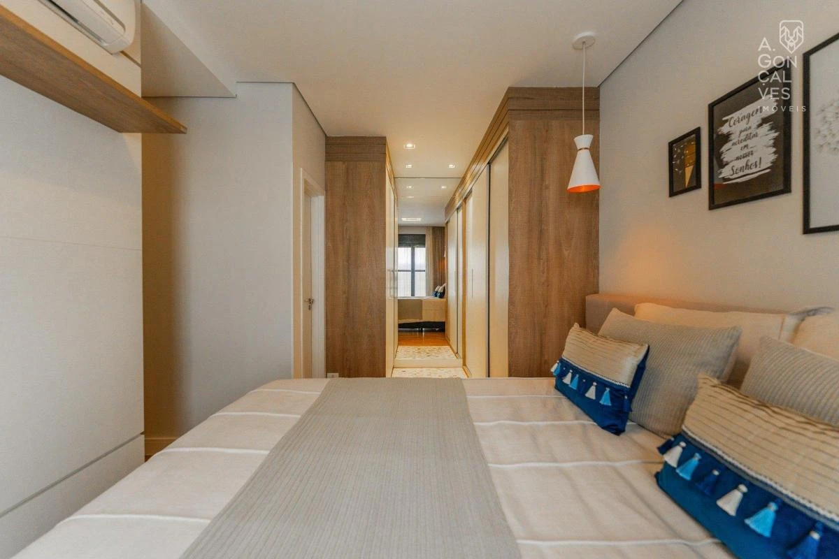 Furnished apartment, 150 m², with floor-to-ceiling windows — photo 33