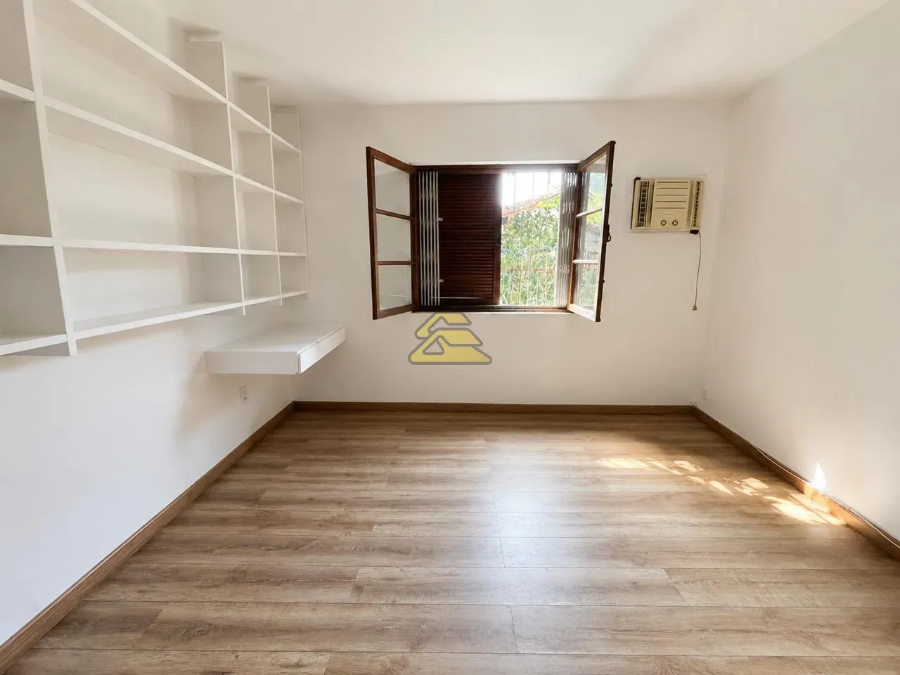 Furnished house with 4 bedrooms and 5 bathrooms — photo 17