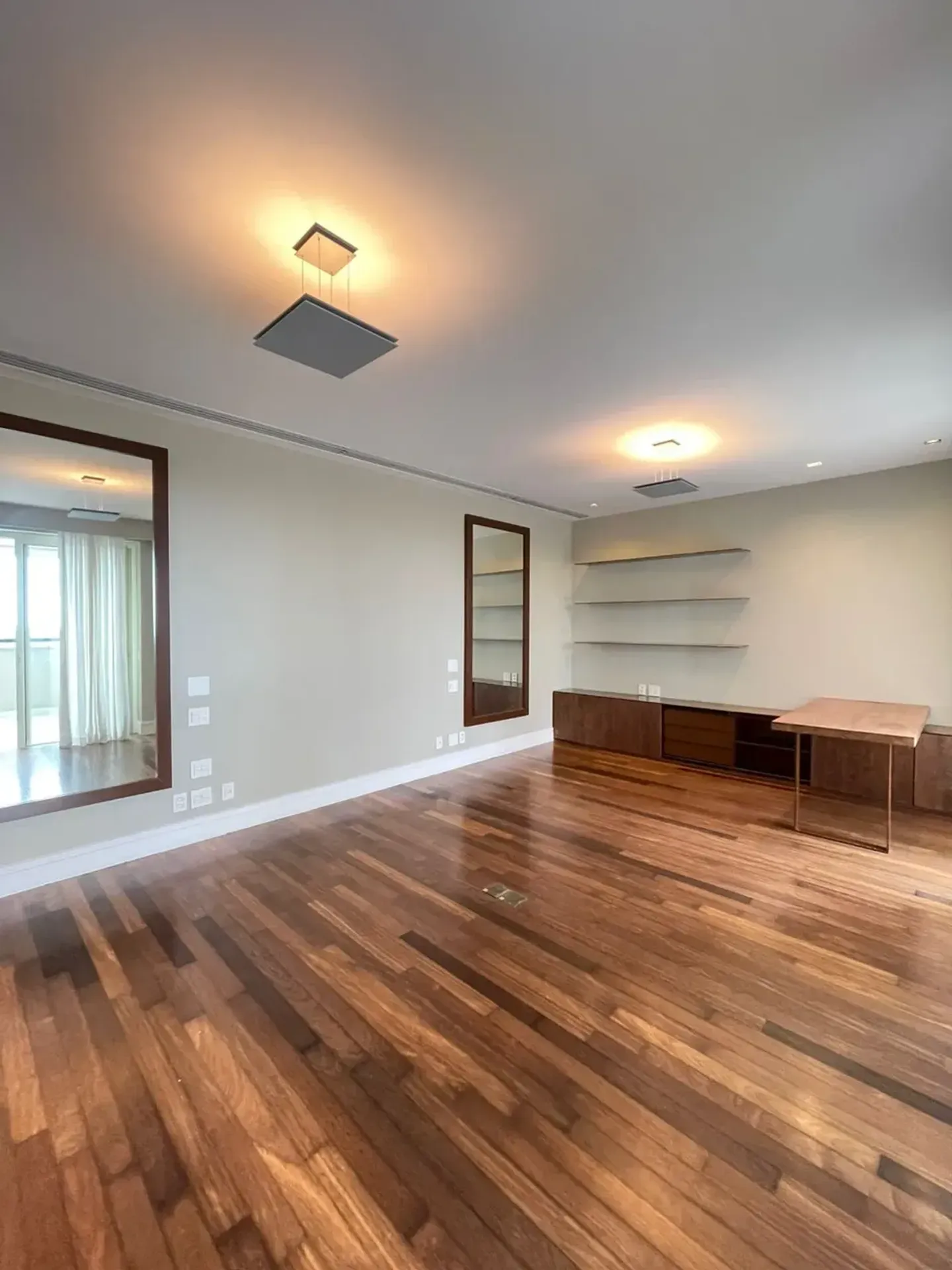 Furnished 3-bedroom apartment with glassed balcony — photo 20
