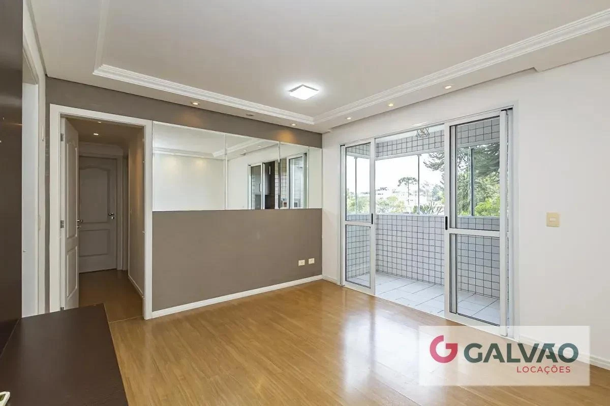 109 m² apartment with 3 bedrooms and wood floors