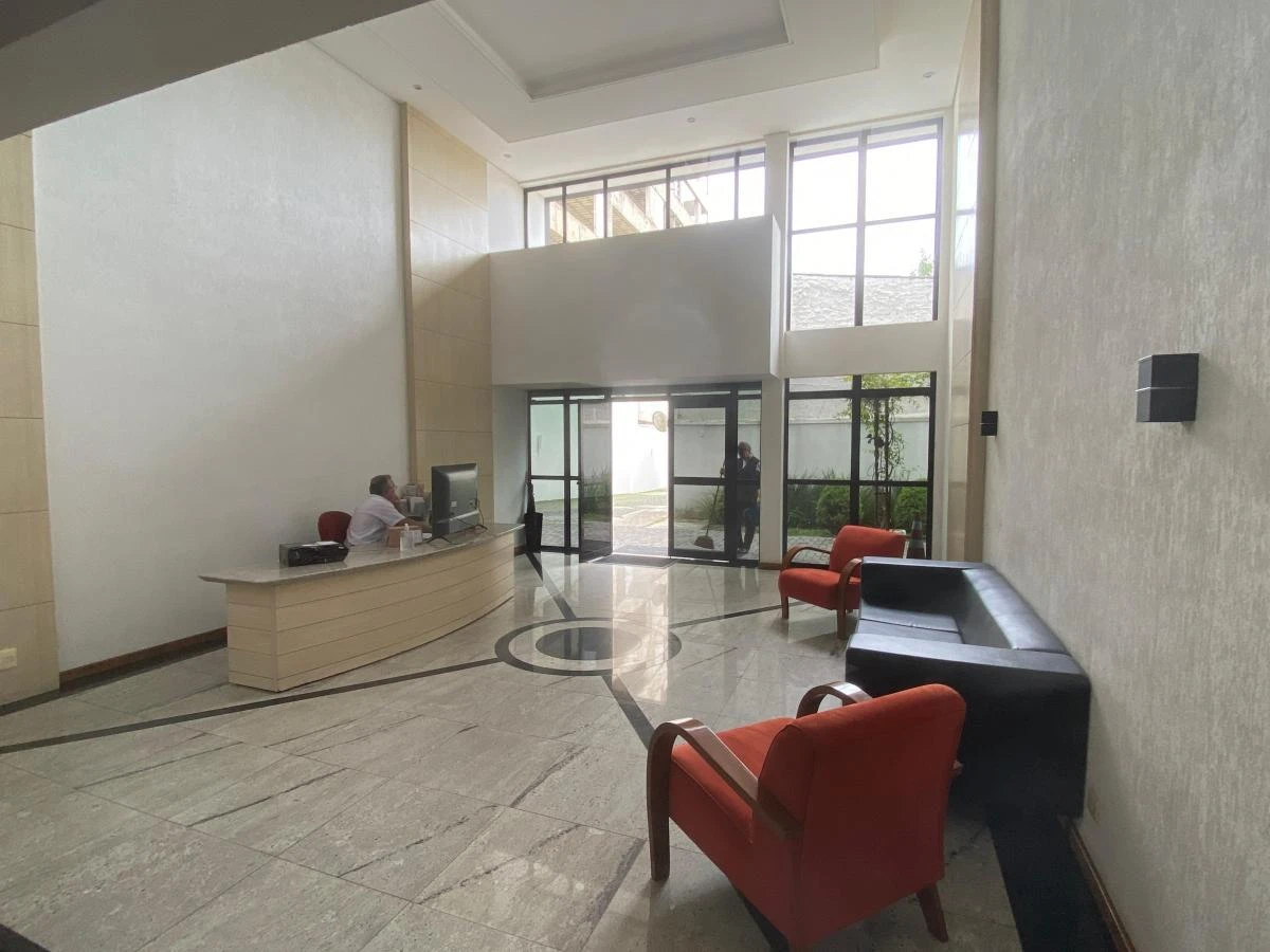 1-bedroom apartment with 24-hour concierge — photo 9
