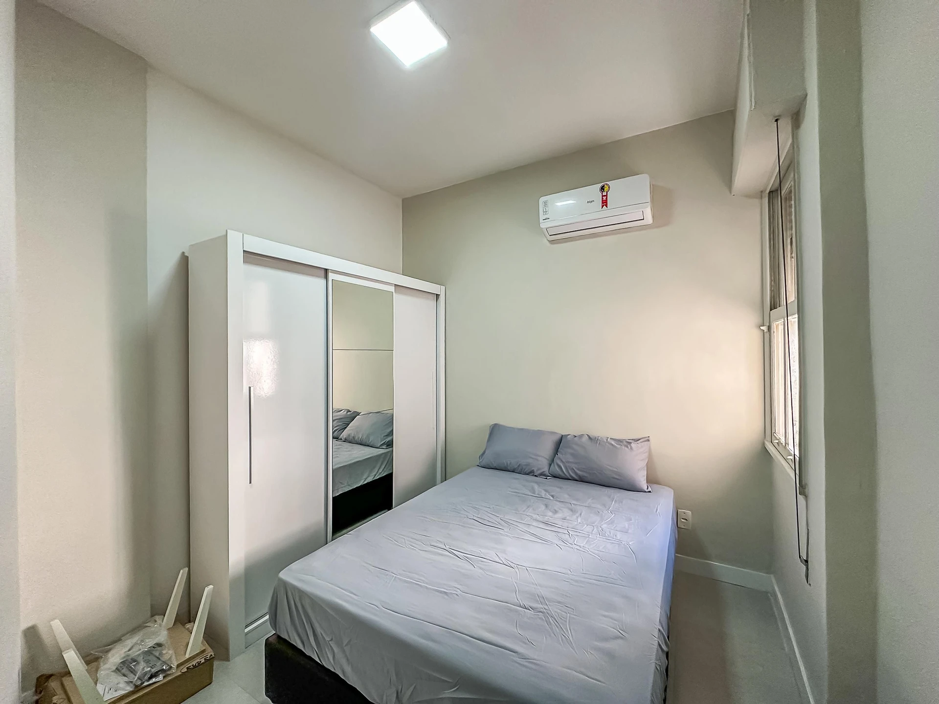 Furnished 1-bedroom apartment with no parking — photo 3