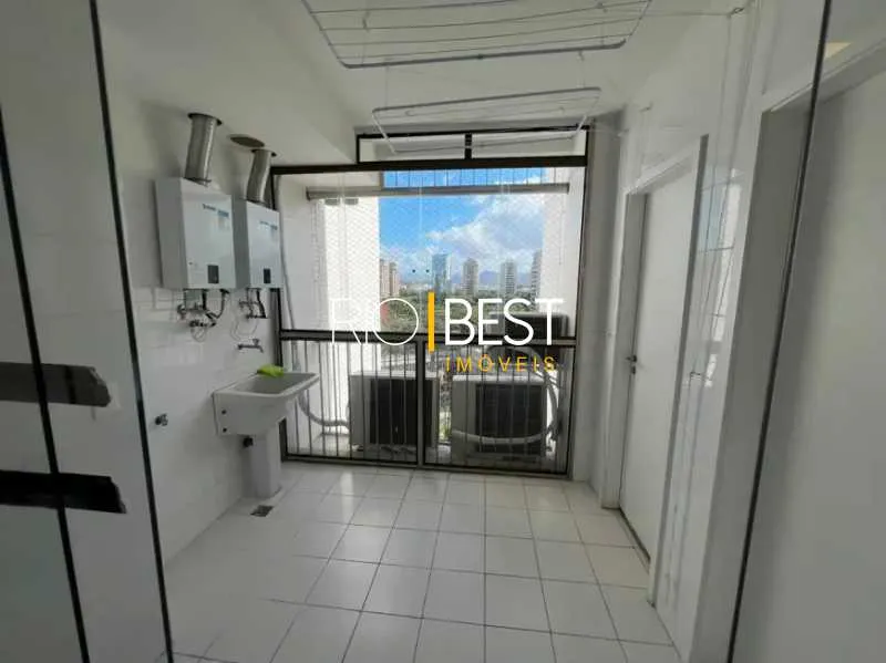 Unfurnished 4-bedroom apartment with open-plan kitchen — photo 27