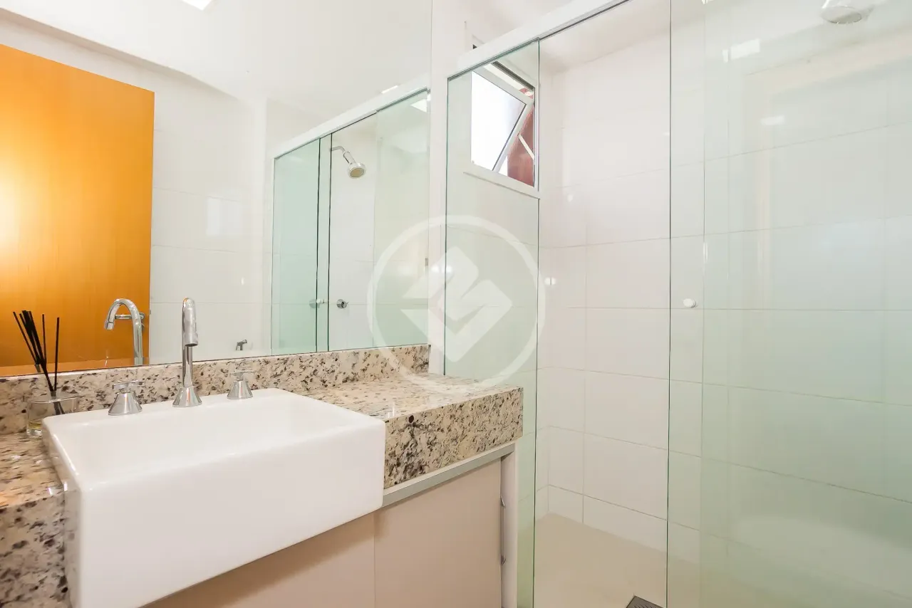 Furnished 3-bedroom apartment with 1 en-suite — photo 19