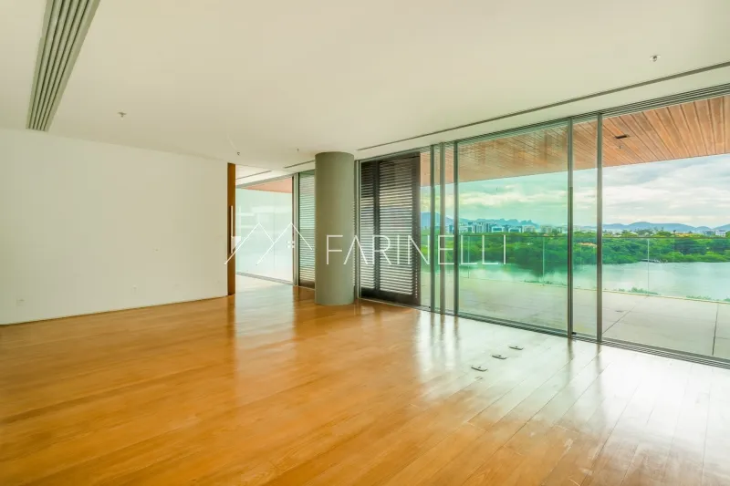 Renovated apartment with a balcony and lake views — photo 2