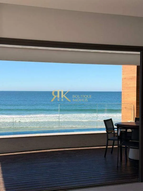 188 m² apartment with 3 en-suite bedrooms and private BBQ