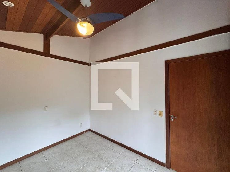 1000 m² house with a washing machine and a bathtub — photo 9