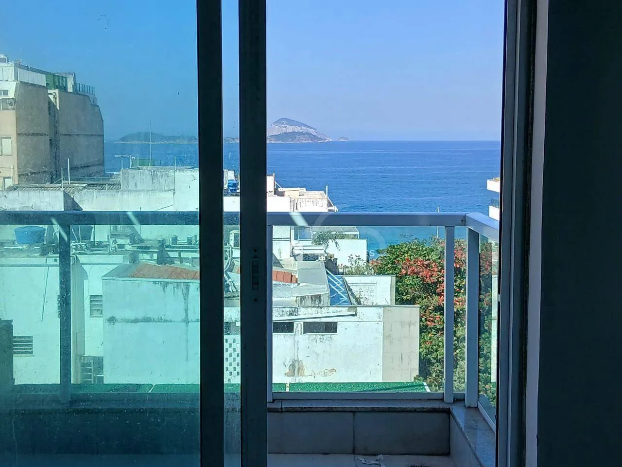 Penthouse with 3 bedrooms and 4 bathrooms — photo 51