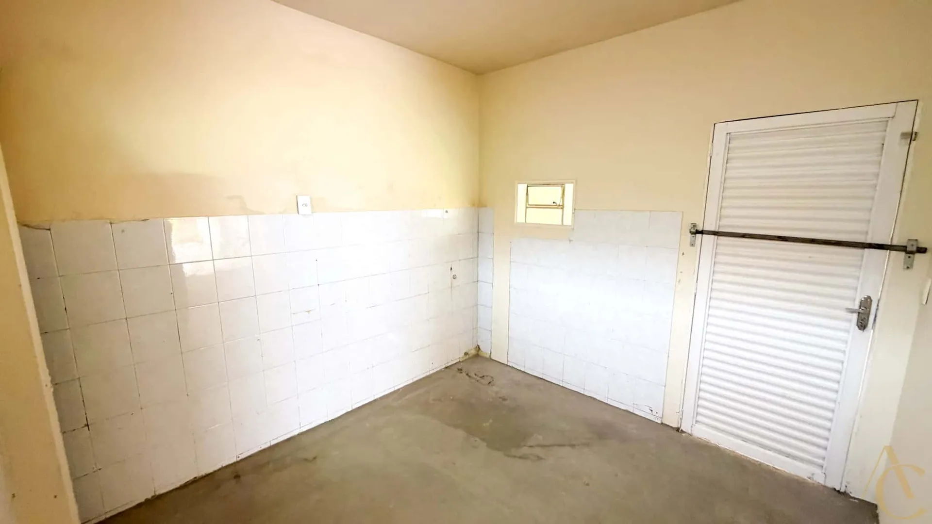 Casa residencial com 4 quartos e 1 banheiro, 263 m² — photo 26