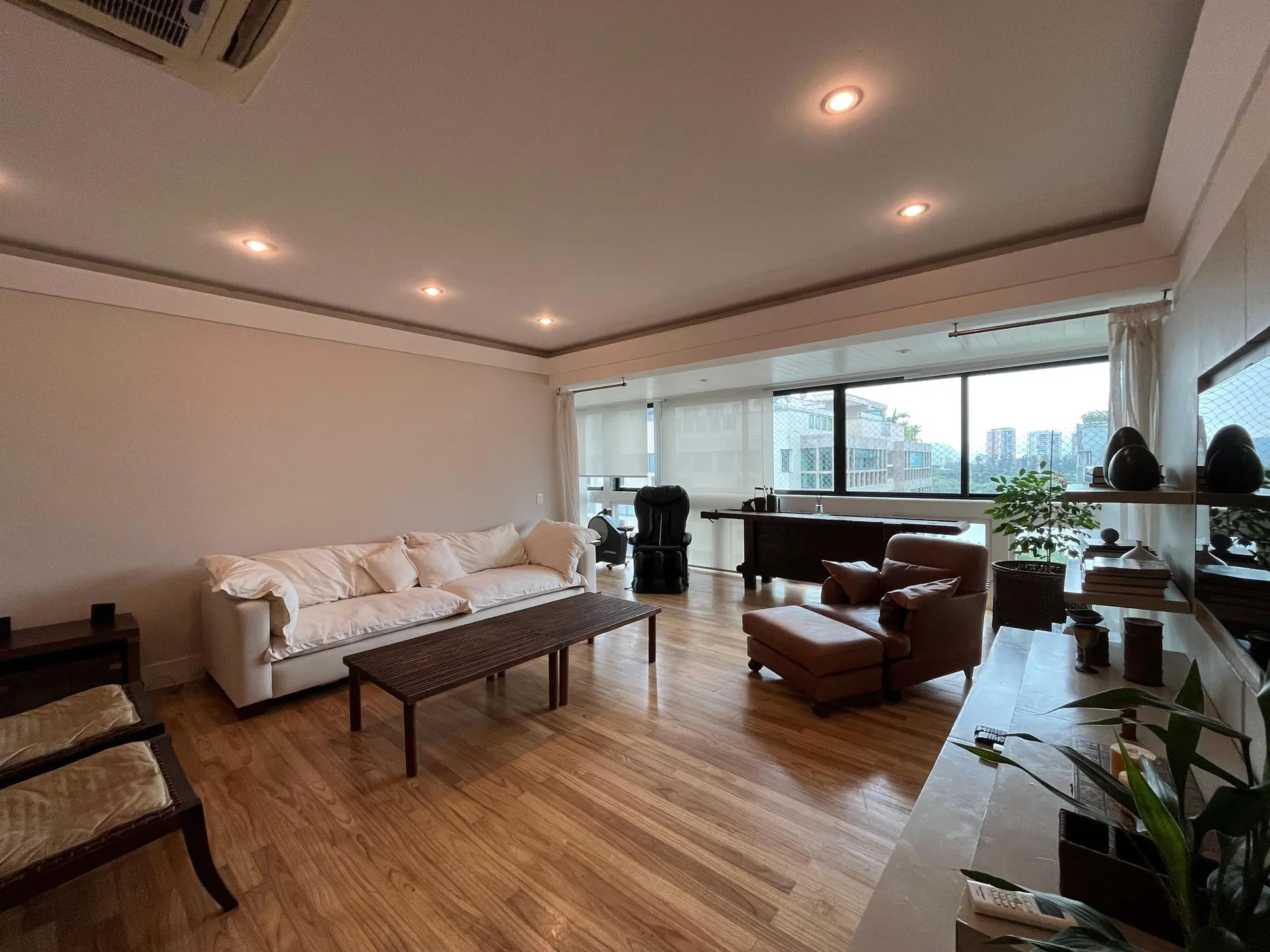 4-bedroom apartment with a water view — photo 38