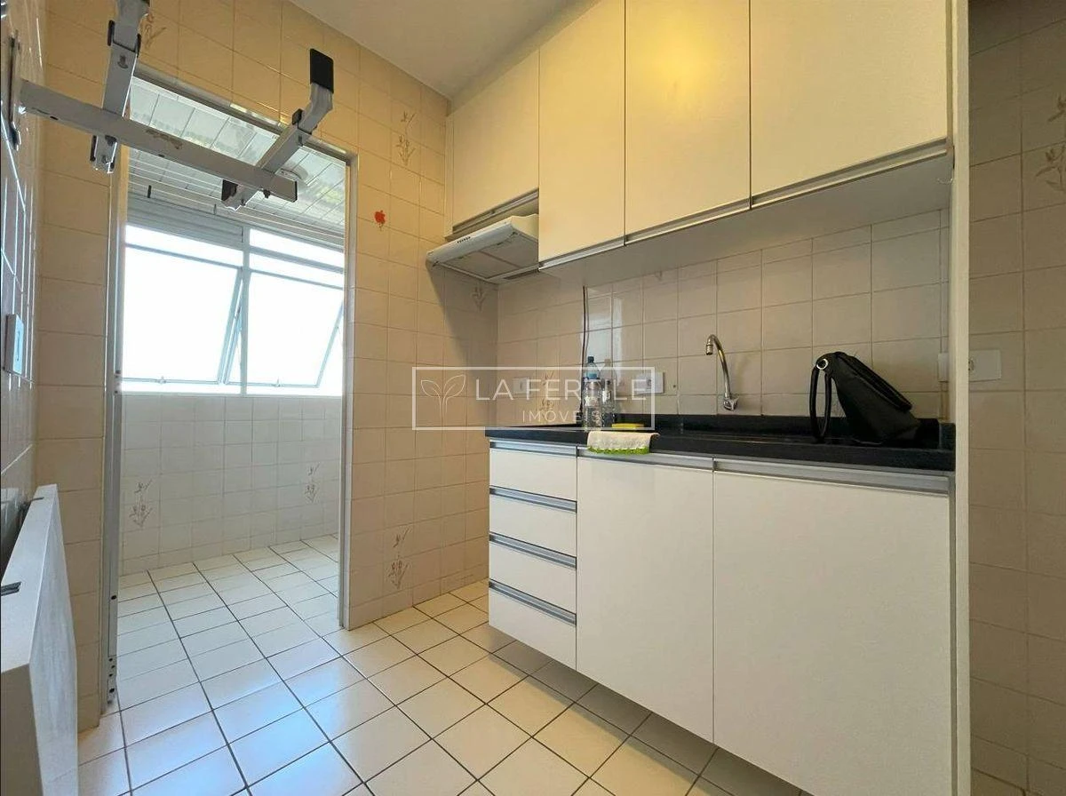 Furnished apartment, 55 m², with wood or laminate floors — photo 2