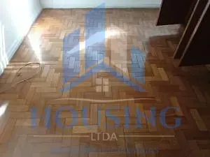 Wood or laminate floors in a one-bedroom apartment, 52 m² — photo 38