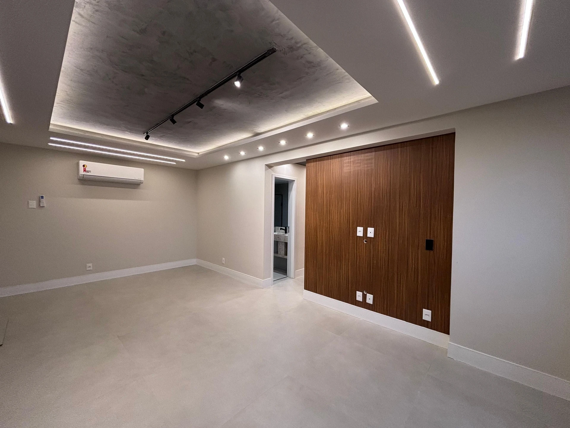 3-bedroom apartment with open-plan kitchen — photo 5