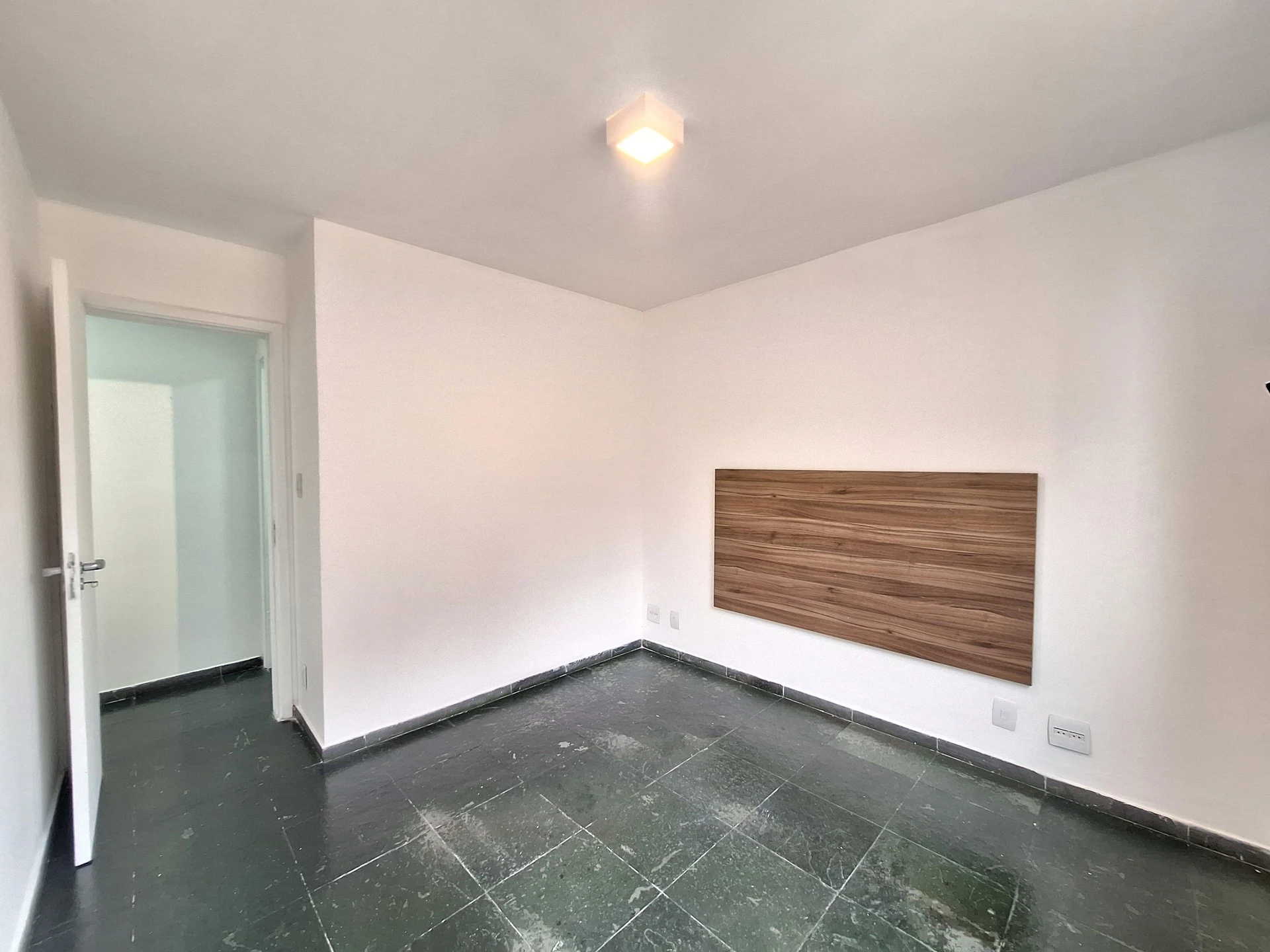 Apartamento de 75 m² com jacuzzi e varanda envidraçada — photo 28