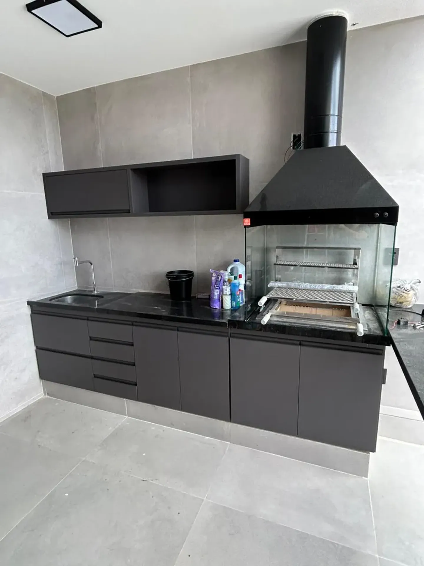 Apartment with 3 bedrooms and a modern open-plan kitchen — photo 52