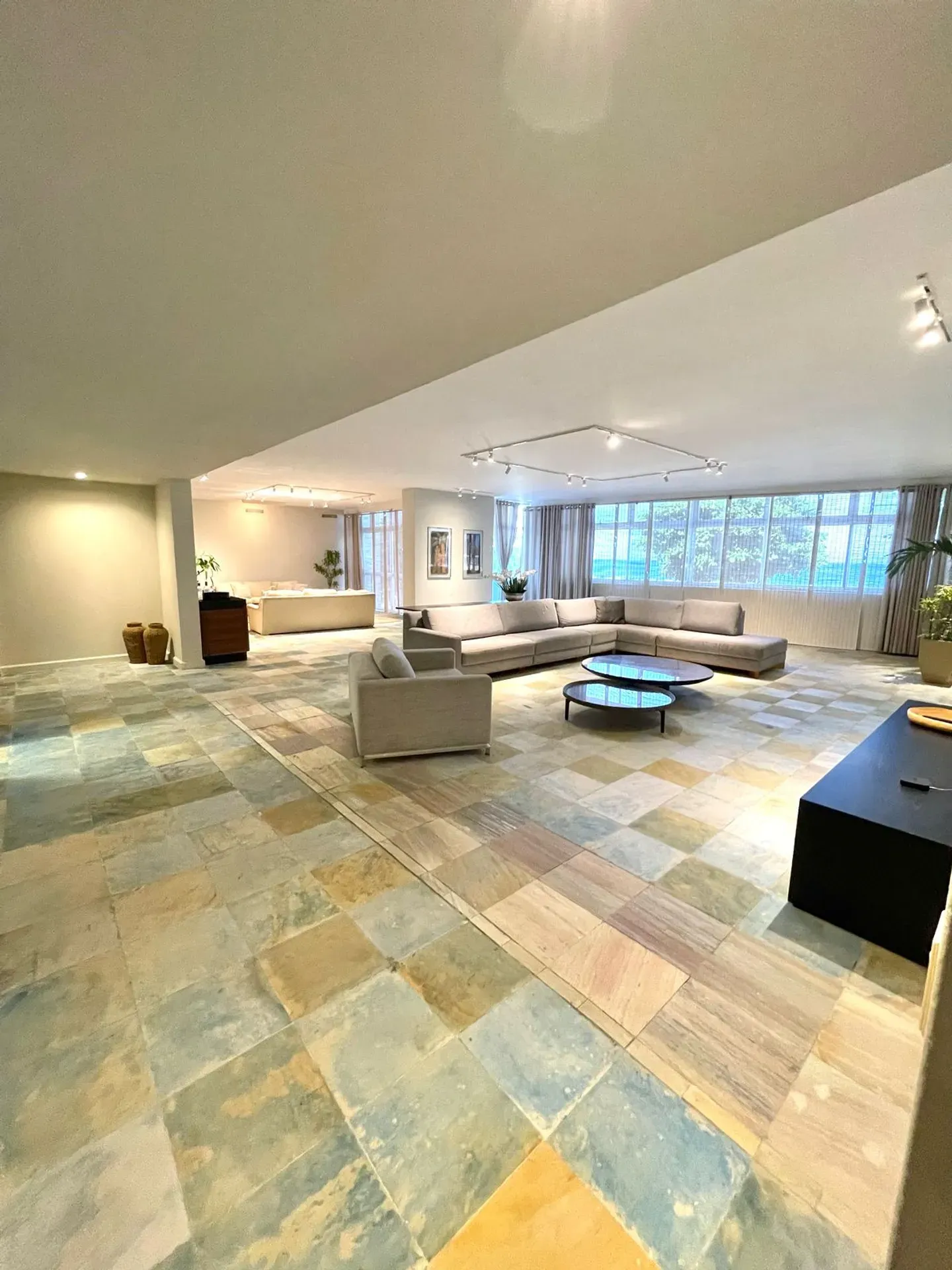Apartment with 5 bedrooms and 5 bathrooms and open kitchen — photo 9